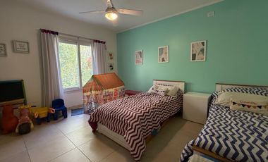 ¡Inolvidable casa quinta en el corazón del barrio más encantador y sereno de la ciudad de Lobos