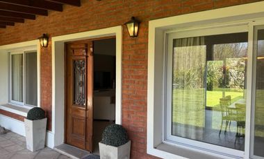 ¡Inolvidable casa quinta en el corazón del barrio más encantador y sereno de la ciudad de Lobos