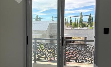 En Venta, Duplex de 3 Dormitorios, B. La Casona 2, Plottier