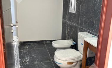 En Venta, Duplex de 3 Dormitorios, B. La Casona 2, Plottier