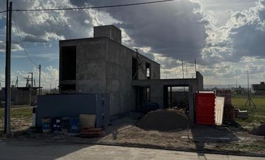 !!VDO. EXC. CASA EN CONSTRUCCION A ESTRENAR EN CUESTA DE MANANTIALES!!