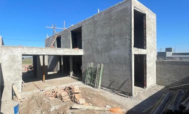 !!VDO. EXC. CASA EN CONSTRUCCION A ESTRENAR EN CUESTA DE MANANTIALES!!