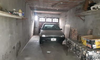 Casa mas departamento. En Block Oportunidad. La calle ex 230 al 1100