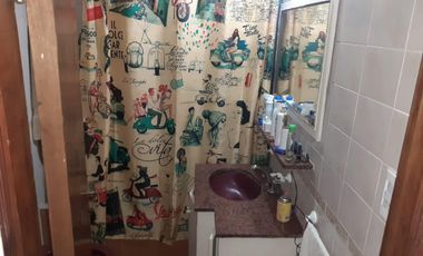 Casa mas departamento. En Block Oportunidad. La calle ex 230 al 1100