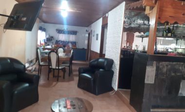 Casa mas departamento. En Block Oportunidad. La calle ex 230 al 1100