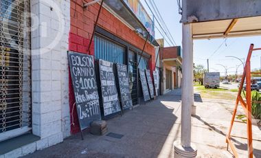 Local comercial amplio más vivienda de 4 dormitorios en VENTA