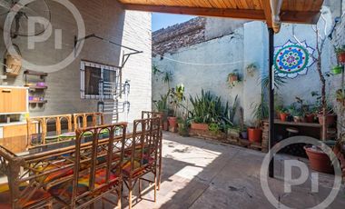 Local comercial amplio más vivienda de 4 dormitorios en VENTA