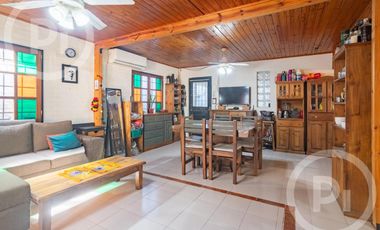 Local comercial amplio más vivienda de 4 dormitorios en VENTA