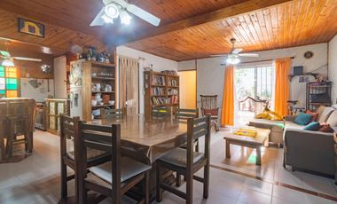 Local comercial amplio más vivienda de 4 dormitorios en VENTA