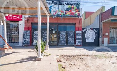 Local comercial amplio más vivienda de 4 dormitorios en VENTA