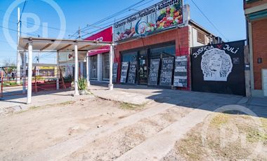 Local comercial amplio más vivienda de 4 dormitorios en VENTA