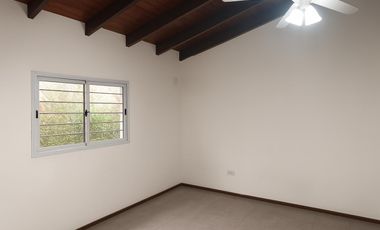 Casa 3 ambientes en Ranelagh, amplio lote, APTO CREDITO en venta