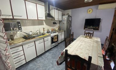 CASA EN VILLA ELISA 2 DORMITORIOS MAS LOCAL