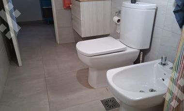 Venta casa 2 dormitorios con pileta - B° Sarmiento, Centenario, Neuquén