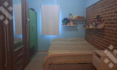 Venta casa 2 dormitorios con pileta - B° Sarmiento, Centenario, Neuquén