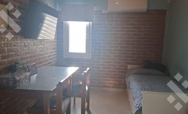 Venta casa 2 dormitorios con pileta - B° Sarmiento, Centenario, Neuquén