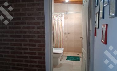 Venta casa 2 dormitorios con pileta - B° Sarmiento, Centenario, Neuquén