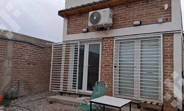 Venta casa 2 dormitorios con pileta - B° Sarmiento, Centenario, Neuquén