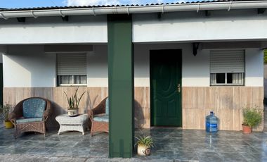 ¡Se vende encantadora casa en Roque Pérez, con todos los servicios!