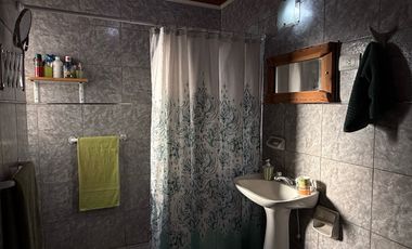 ¡Se vende encantadora casa en Roque Pérez, con todos los servicios!