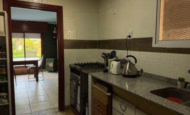 ¡Se vende encantadora casa en Roque Pérez, con todos los servicios!