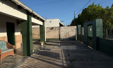 ¡Se vende encantadora casa en Roque Pérez, con todos los servicios!