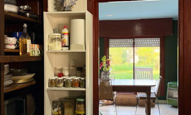 ¡Se vende encantadora casa en Roque Pérez, con todos los servicios!