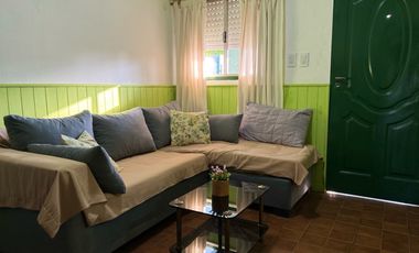 ¡Se vende encantadora casa en Roque Pérez, con todos los servicios!
