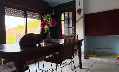 ¡Se vende encantadora casa en Roque Pérez, con todos los servicios!