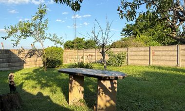 ¡Se vende encantadora casa en Roque Pérez, con todos los servicios!