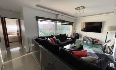 Hermosa casa con piscina sobre lote interno