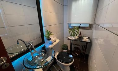 Hermosa casa con piscina sobre lote interno