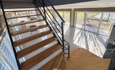 VENTA - Quinta con salón de eventos, hotel, casa de casero, pileta y canchas recreativas. Soldini.