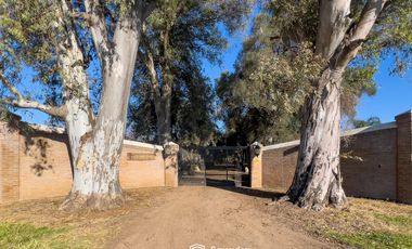 VENTA - Quinta con salón de eventos, hotel, casa de casero, pileta y canchas recreativas. Soldini.