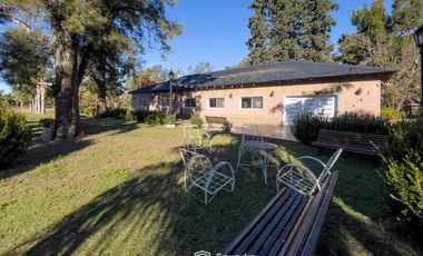 VENTA - Quinta con salón de eventos, hotel, casa de casero, pileta y canchas recreativas. Soldini.