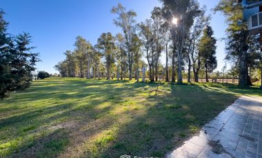 VENTA - Quinta con salón de eventos, hotel, casa de casero, pileta y canchas recreativas. Soldini.