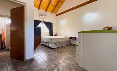 VENTA - Quinta con salón de eventos, hotel, casa de casero, pileta y canchas recreativas. Soldini.