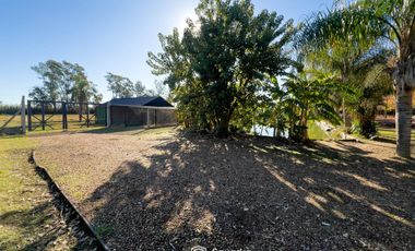VENTA - Quinta con salón de eventos, hotel, casa de casero, pileta y canchas recreativas. Soldini.
