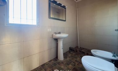 VENTA - Quinta con salón de eventos, hotel, casa de casero, pileta y canchas recreativas. Soldini.