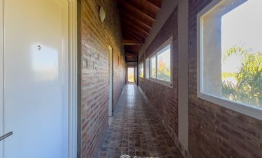 VENTA - Quinta con salón de eventos, hotel, casa de casero, pileta y canchas recreativas. Soldini.
