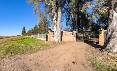 VENTA - Quinta con salón de eventos, hotel, casa de casero, pileta y canchas recreativas. Soldini.