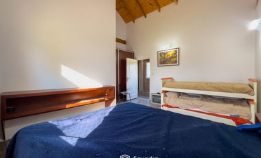 VENTA - Quinta con salón de eventos, hotel, casa de casero, pileta y canchas recreativas. Soldini.