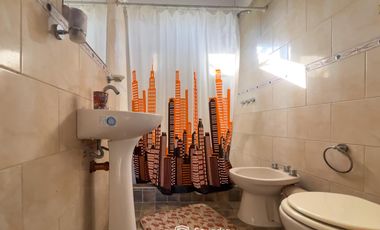 VENTA - Quinta con salón de eventos, hotel, casa de casero, pileta y canchas recreativas. Soldini.