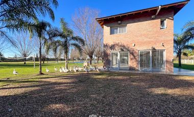 VENTA - Quinta con salón de eventos, hotel, casa de casero, pileta y canchas recreativas. Soldini.