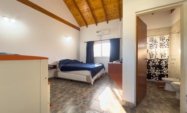 VENTA - Quinta con salón de eventos, hotel, casa de casero, pileta y canchas recreativas. Soldini.