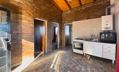 VENTA - Quinta con salón de eventos, hotel, casa de casero, pileta y canchas recreativas. Soldini.