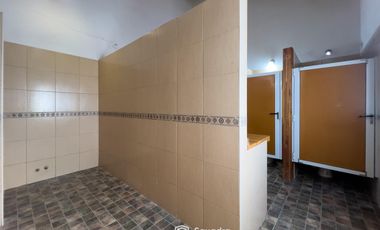 VENTA - Quinta con salón de eventos, hotel, casa de casero, pileta y canchas recreativas. Soldini.