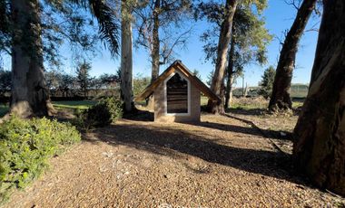 VENTA - Quinta con salón de eventos, hotel, casa de casero, pileta y canchas recreativas. Soldini.