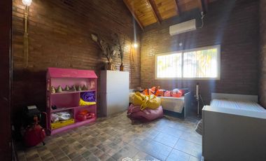 VENTA - Quinta con salón de eventos, hotel, casa de casero, pileta y canchas recreativas. Soldini.