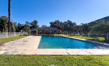 VENTA - Quinta con salón de eventos, hotel, casa de casero, pileta y canchas recreativas. Soldini.